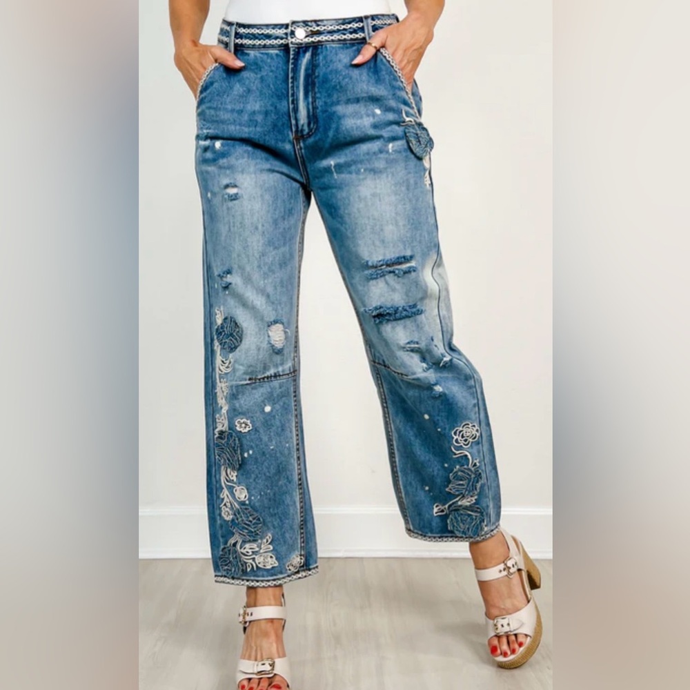Women's Embroidered Barrel Leg Jeans in Blue